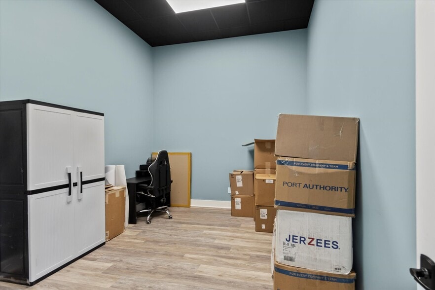 More Photos Of 102 Gin Oak Ct, Madison Freestanding For Sale