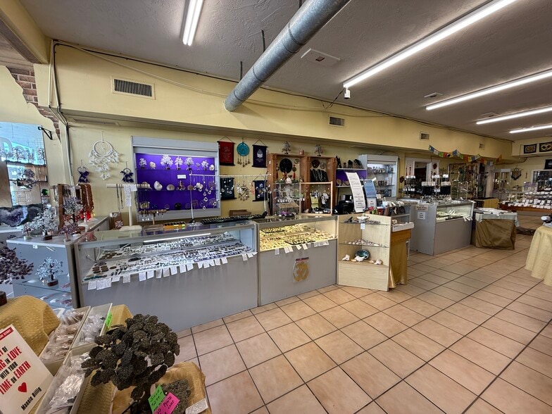 More Photos Of 121 W International Speedway Blvd, Daytona Beach Storefront Retail Office For Sale