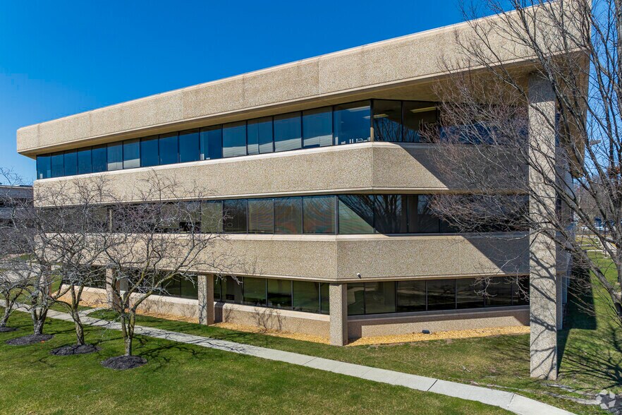 More Photos Of 123 Tice Blvd, Woodcliff Lake Office For Lease