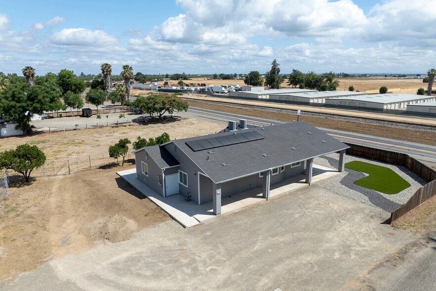 More Photos Of 720 N 2nd St, Patterson Specialty For Sale