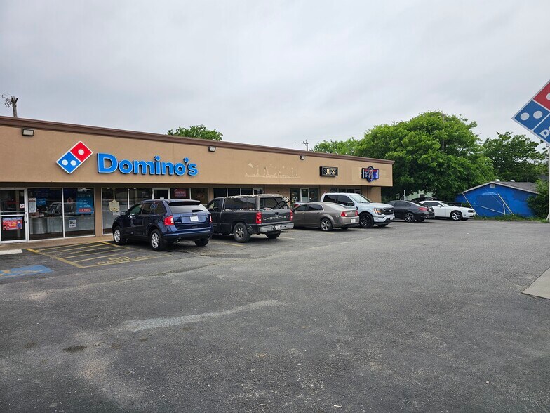 More Photos Of 129-137 Bandera Rd, San Antonio Storefront For Lease