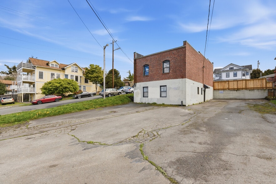 More Photos Of 2602 Grand Ave, Everett Office For Sale