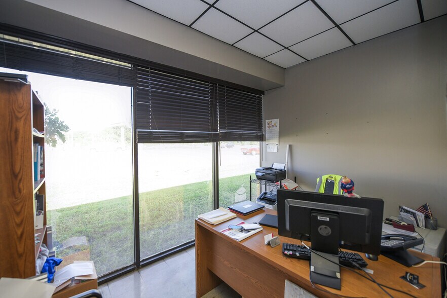 More Photos Of 3045 S McCall Rd, Englewood Warehouse For Sale