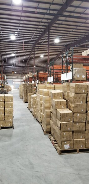 More Photos Of 421 Landmark Dr, Wilmington Distribution For Lease