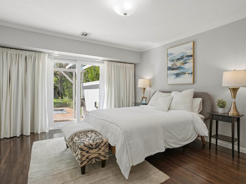 More Photos Of 5233 Lemp Ave, North Hollywood Multifamily For Sale