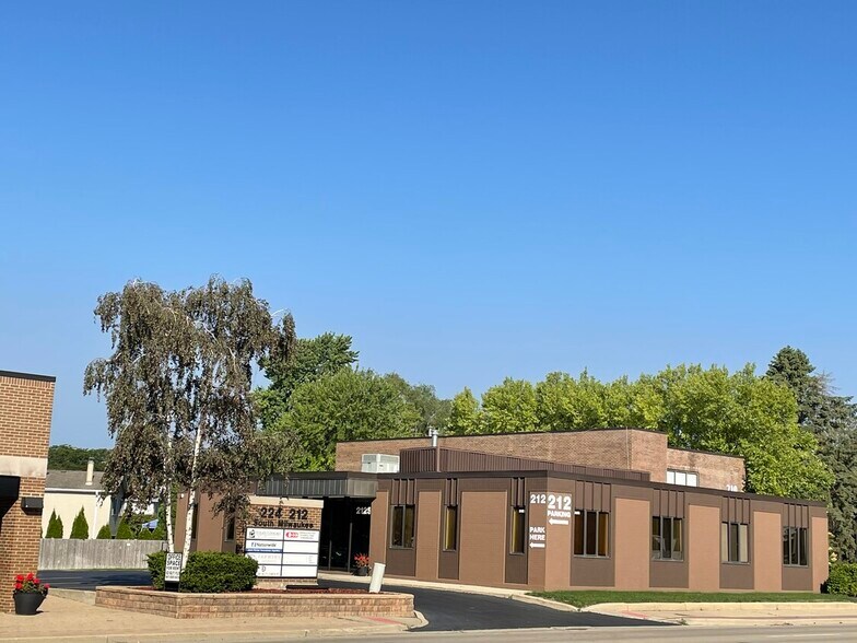 More Photos Of 212 S Milwaukee Ave, Wheeling Unknown For Lease