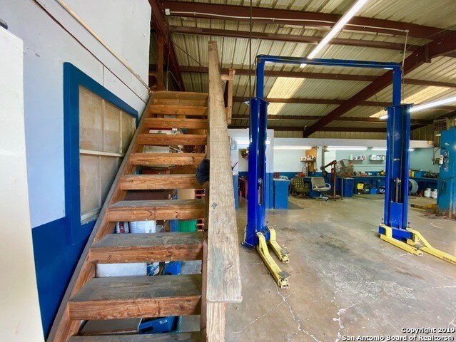 More Photos Of 5447 Seguin Rd, Kirby Auto Repair For Sale