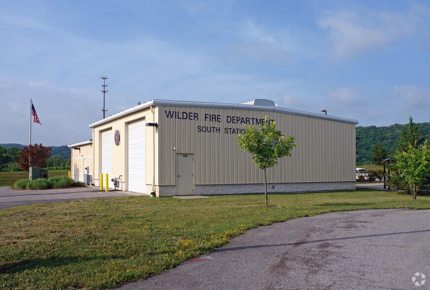 Primary Photo Of 1426 Gloria Terrell Dr, Wilder Auto Repair For Sale