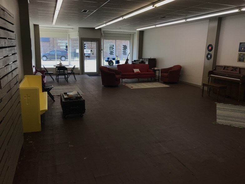 More Photos Of 500 Nebraska St, Sioux City General Retail For Sale