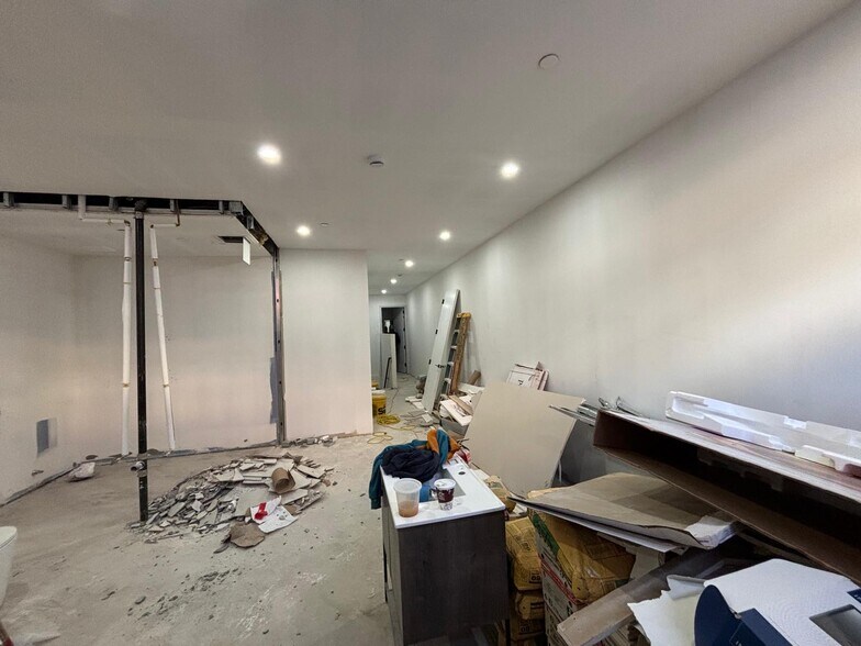 More Photos Of 96 Moore St, Brooklyn Storefront For Lease