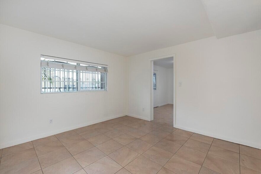 More Photos Of 31 Fulton Ave, Pasadena Light Manufacturing For Sale