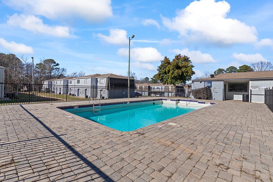 More Photos Of 107 Sterling Ct NW, Center Point Apartments For Sale