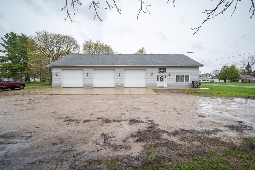 Primary Photo Of 410 Division st, Hersey Auto Repair For Sale