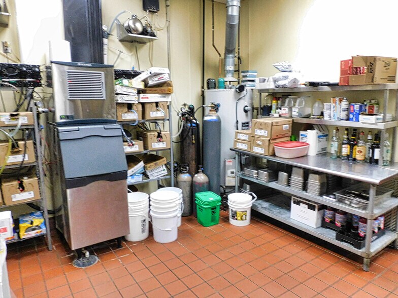 More Photos Of 5555 N Clark St, Monroe Center Restaurant For Sale