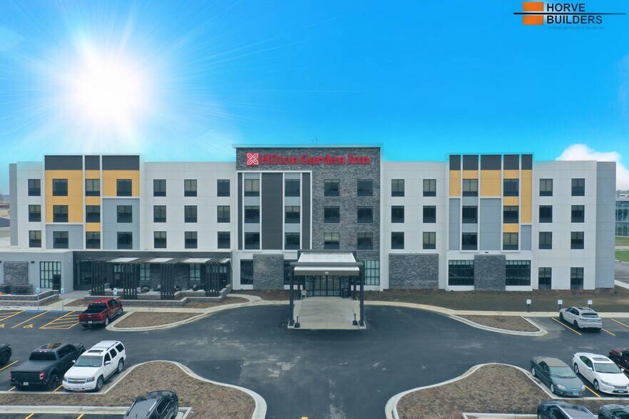 Primary Photo Of 100 Coles Centre Pky, Mattoon Hotel For Sale