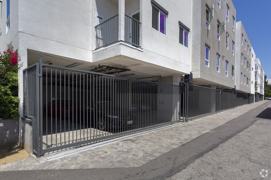 More Photos Of 18528 Chase St, Northridge Apartments For Sale