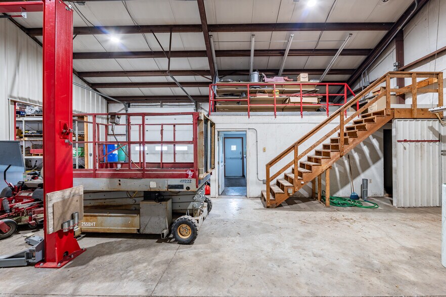 More Photos Of 929 Pondtown Rd, Dillsburg Flex For Sale