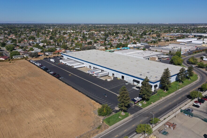 More Photos Of 7728 Wilbur Way, Sacramento Warehouse For Lease