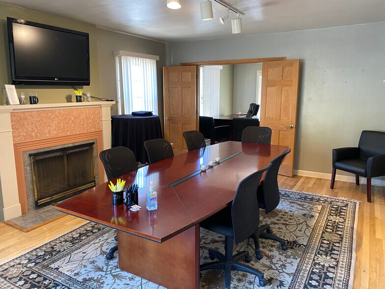 More Photos Of 901 N San Francisco St, Flagstaff Medical For Lease
