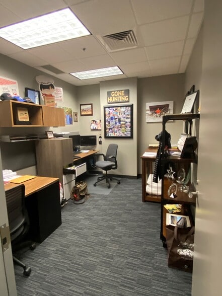 More Photos Of 412 E Parkcenter Blvd, Boise Office For Lease