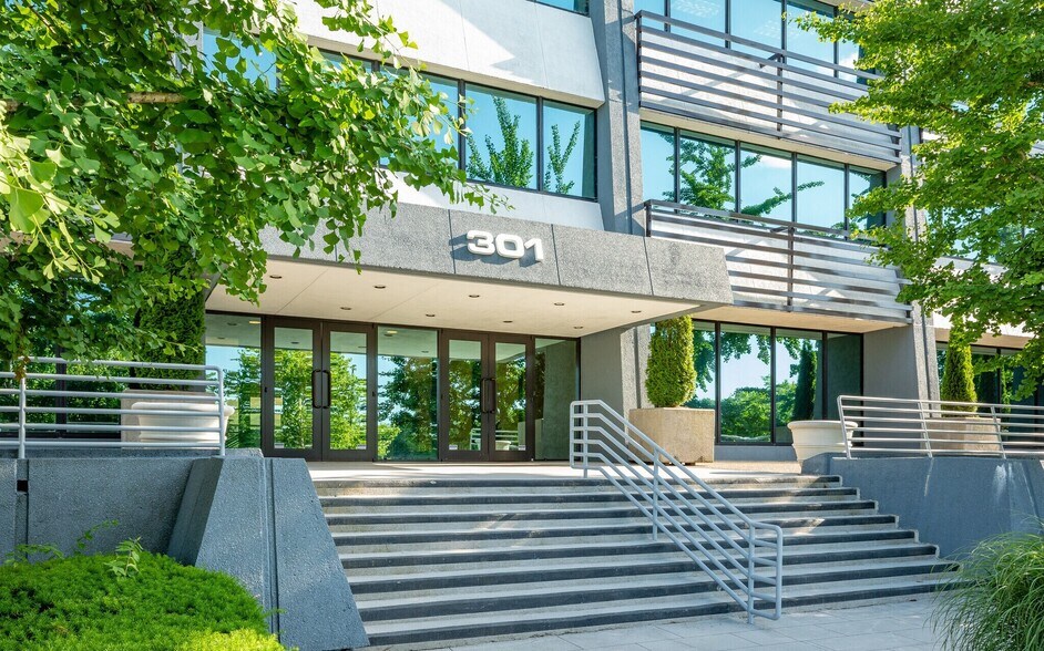 More Photos Of 301 Plus Park Blvd, Nashville Office For Lease