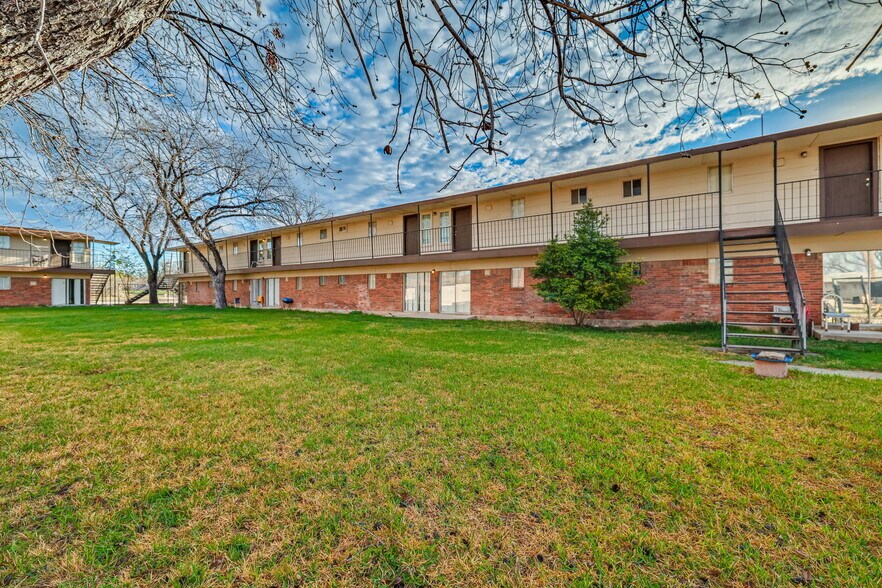 More Photos Of 1728 Pulliam St, San Angelo Apartments For Sale