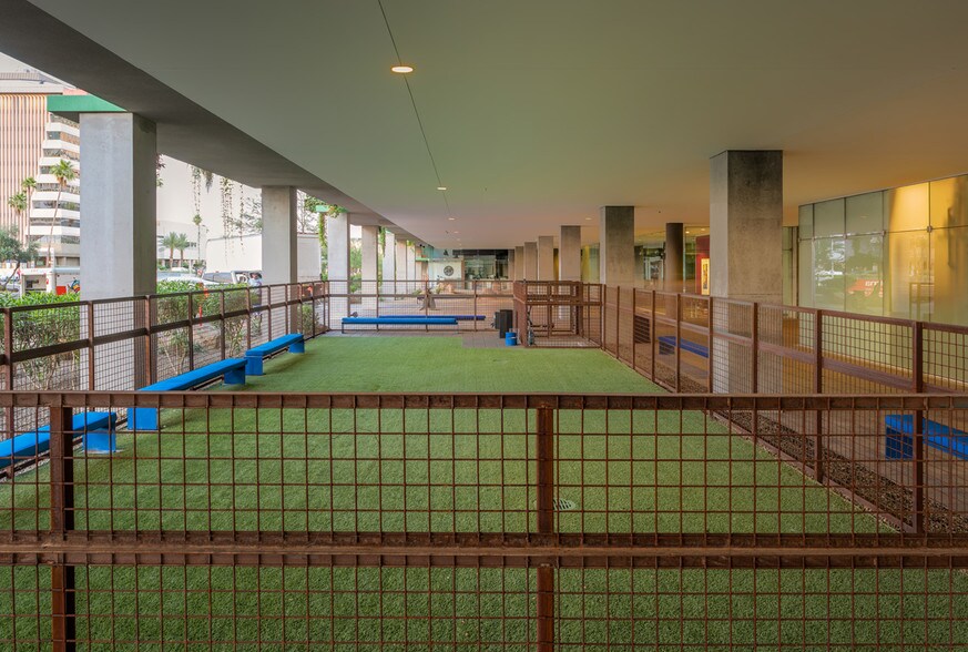 More Photos Of 6895 E Camelback Rd, Scottsdale Apartments For Lease