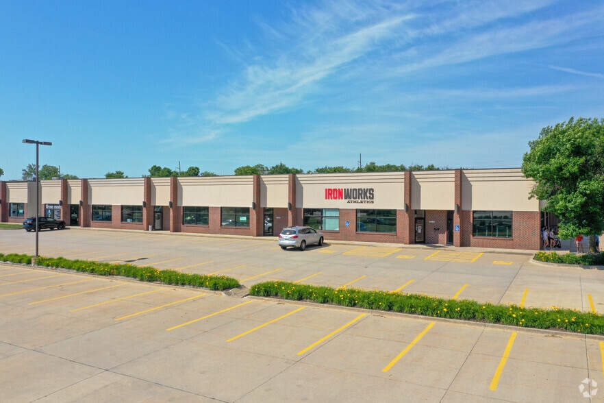 Primary Photo Of 3946-3998 NW Urbandale Dr, Urbandale Light Distribution For Lease