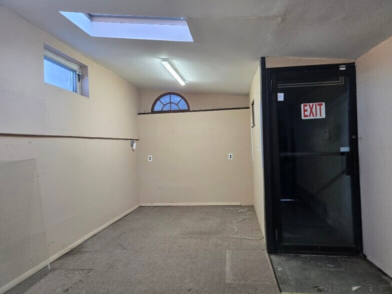 More Photos Of 508 Broad Ave, Ridgefield Storefront Retail Residential For Lease