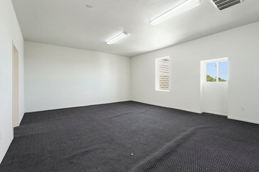 More Photos Of 2 N Main St, Lodi Storefront Retail Office For Sale