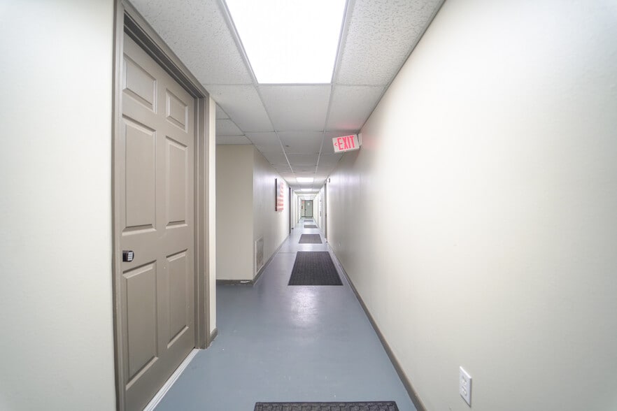 More Photos Of 808 Bob White Rd, Victoria Warehouse For Sale