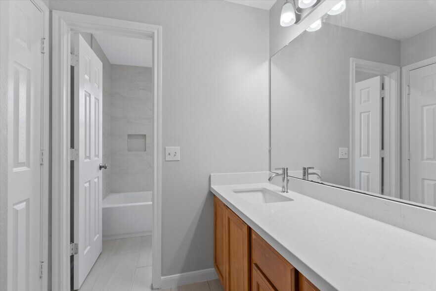 More Photos Of 113 Holmstrom St, Hutto Specialty For Sale