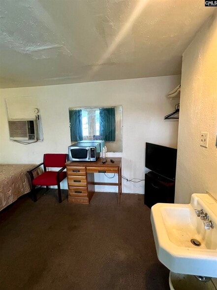 More Photos Of 5810 N Main St, Columbia Hotel For Sale