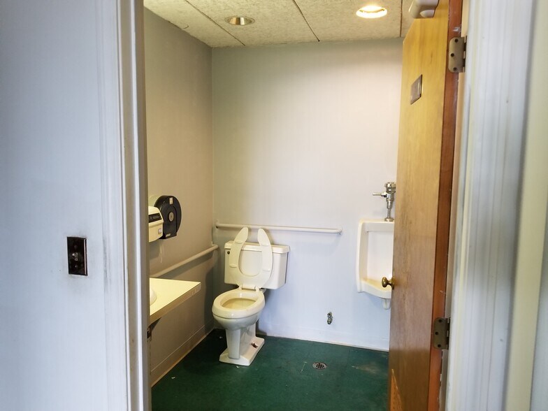 More Photos Of 574 Washington St, Easton Freestanding For Lease