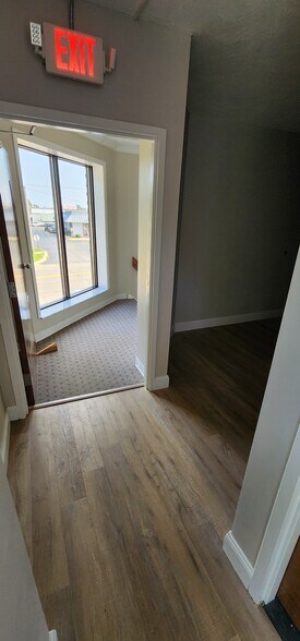 More Photos Of 2144 S Macarthur Blvd, Springfield Office For Lease