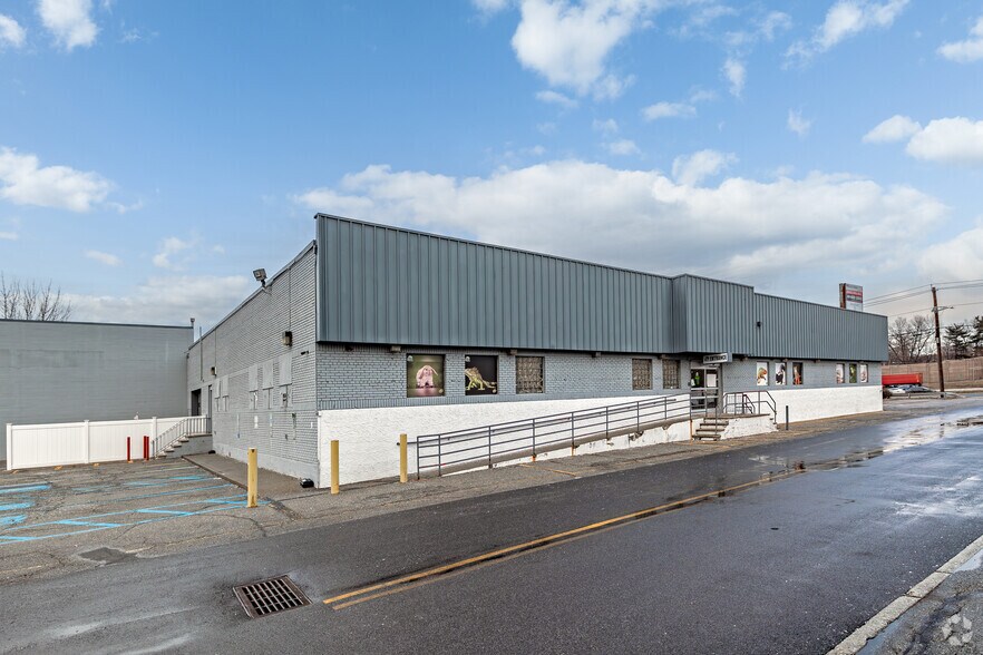 More Photos Of 240 State Rt 17 S, Lodi Warehouse For Lease