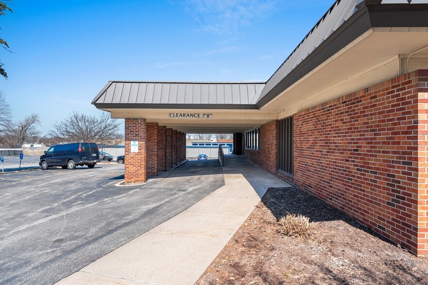 More Photos Of 1751 Deckner Ave, Green Bay Medical For Sale