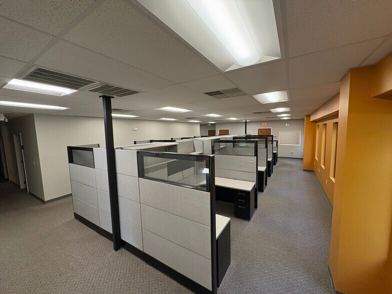 More Photos Of 11900 Sam Roper Dr, Charlotte Light Manufacturing For Lease