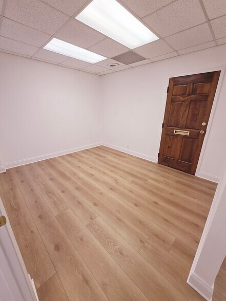 More Photos Of 155-157 E New England Ave, Winter Park Medical For Sale