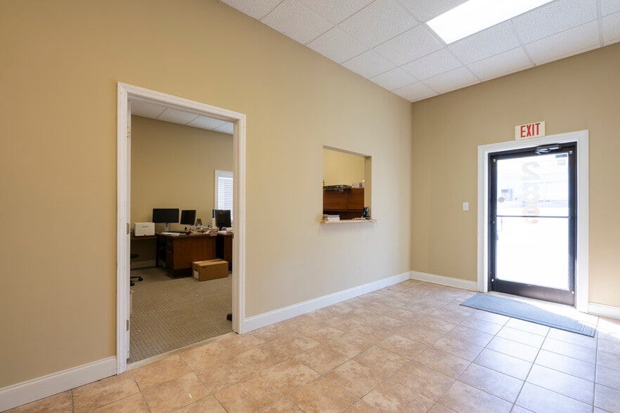 More Photos Of 289 Lakewood Dr, Greenville Light Manufacturing For Lease