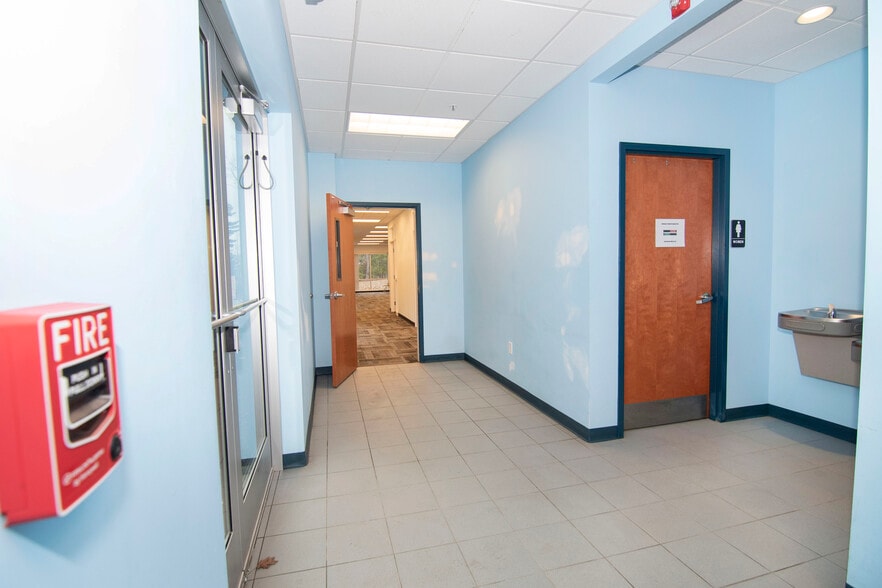More Photos Of 3 Unlimited Dr, Saratoga Springs Office For Lease