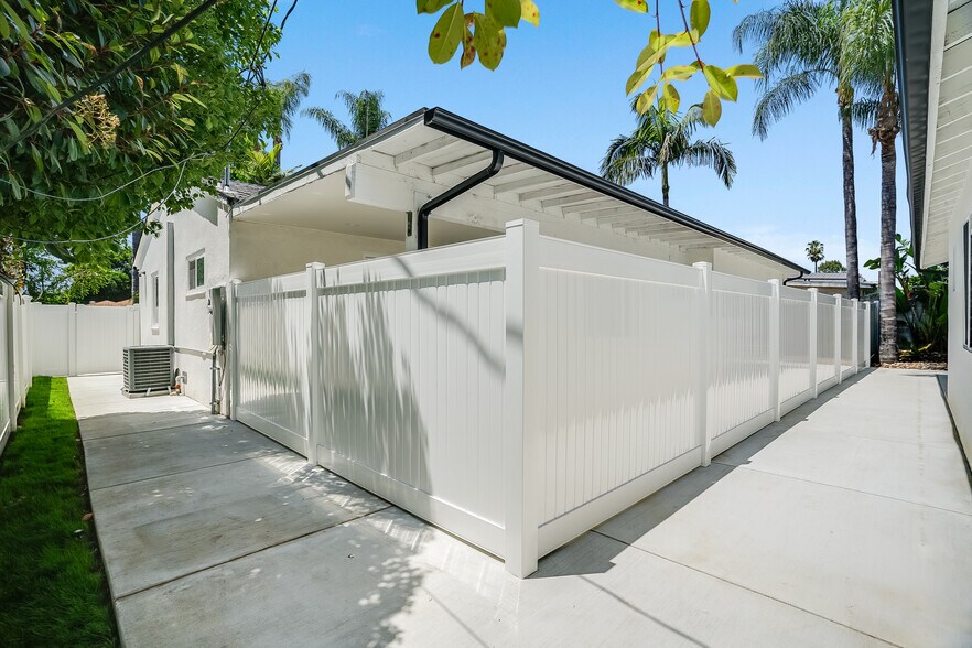 More Photos Of 7008 Encino Ave, Van Nuys Apartments For Sale