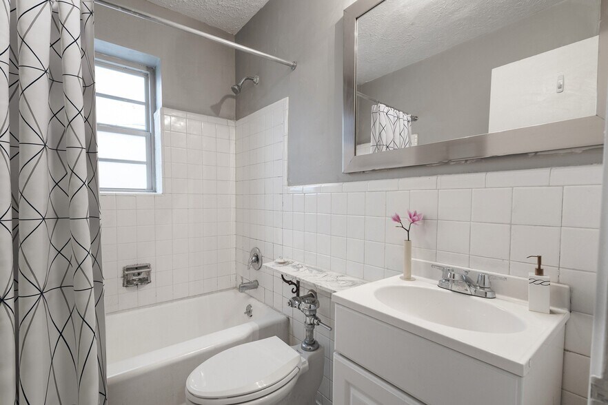 More Photos Of 512 W Ormsby Ave, Louisville Apartments For Sale