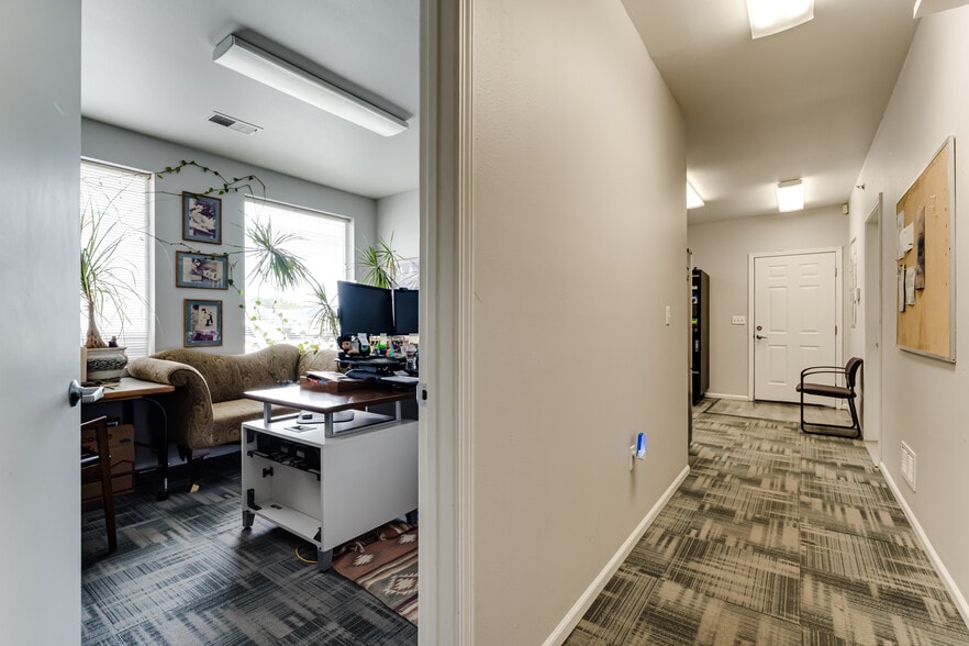 More Photos Of 4224 W 7th Ave, Eugene Service For Lease