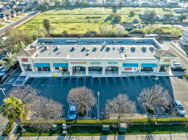 More Photos Of 2450 N Brawley Ave, Fresno Freestanding For Lease