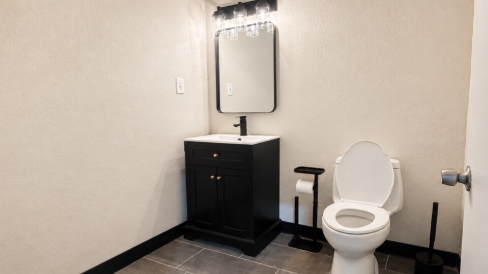 More Photos Of 21087 Cabot Blvd, Hayward Warehouse For Sale
