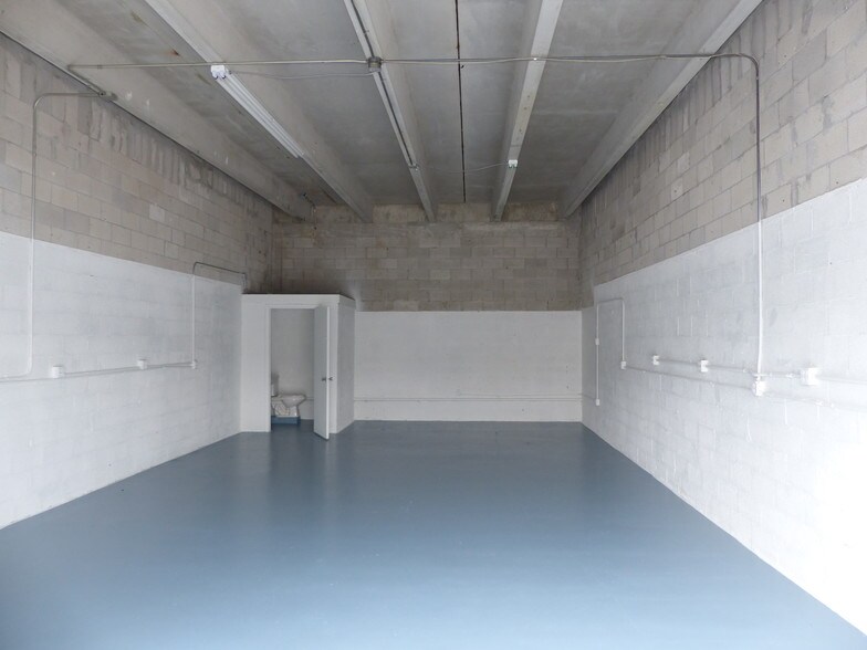 More Photos Of 9807-9808 NW 80th Ave, Hialeah Warehouse For Lease