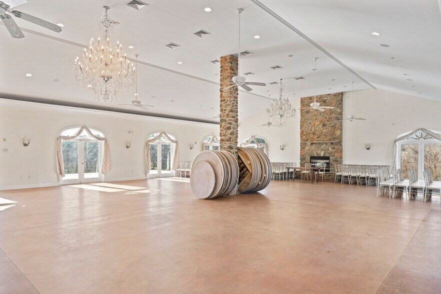 More Photos Of 23130 Briar Patch Ln, Middleburg Hospitality For Sale