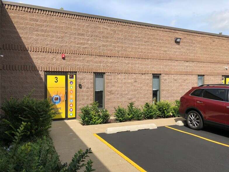 More Photos Of 1340 Enterprise Dr, Romeoville Light Distribution For Sale