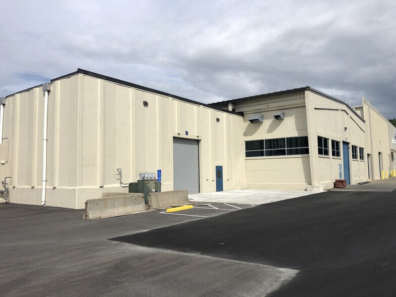 More Photos Of 53 Ayer Rd, Littleton Warehouse For Lease